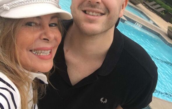 Ana Obregon com o filho