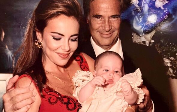 Ana Obregon com o ex-marido e o filho ainda bebé