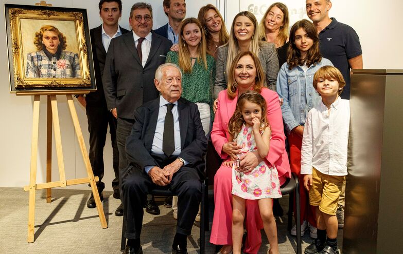 Fátima Campos Ferreira rodeada da família e dos amigos
