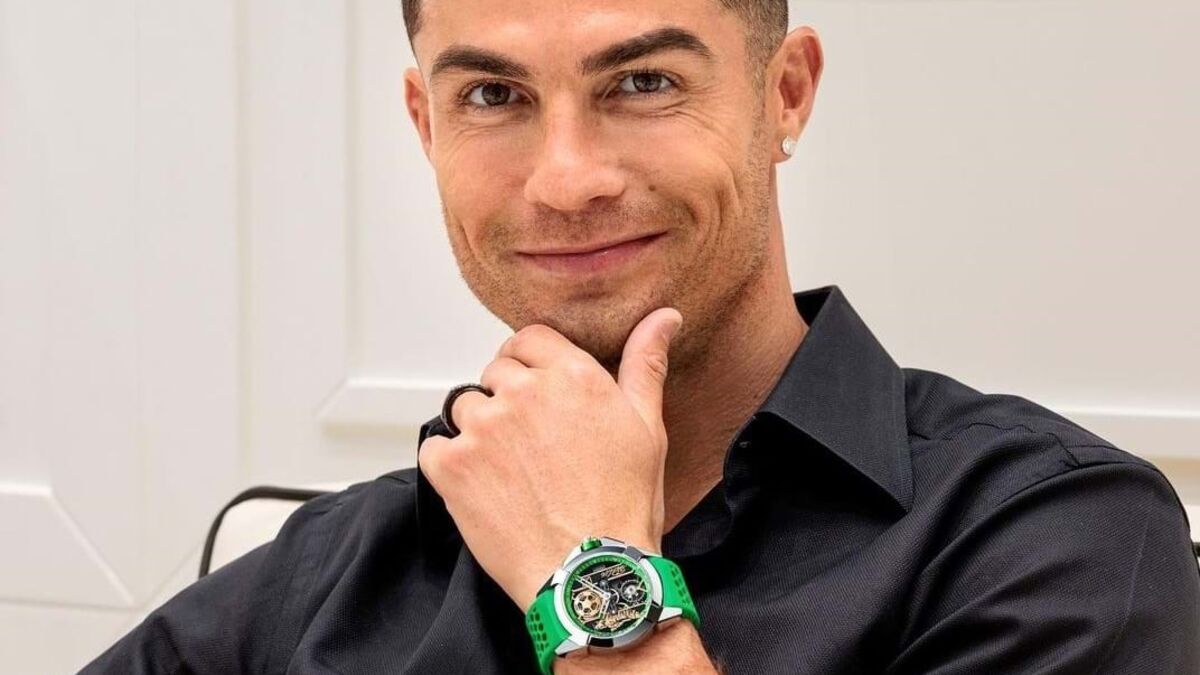 Cristiano Ronaldo oferece relógio de 115 mil euros a lutador camaronês:  «Obrigado, irmão!» - Vídeos - Jornal Record