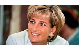Vestidos, sapatos e malas da princesa Diana vão a leilão sob enorme expetativa