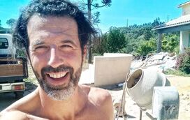 Querida, voltei às obras! Gustavo santos constrói casa com Mafalda Rodiles no papel de trolha