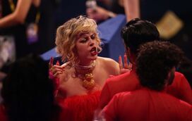 Confirmaram-se os receios. Mimicat, prejudicada, acaba no fundo da tabela na final da Eurovisão