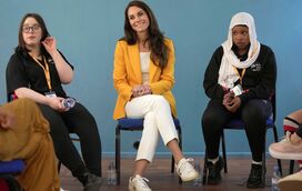 Kate Middleton surge plena de elegância em ação de solidariedade de antiga estrela olímpica