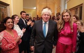 Antigo primeiro inglês Boris Johnson vai ser pai pela oitava vez... da terceira mulher diferente