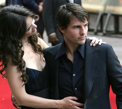 Perseguida e vigiada por Tom Cruise! Como Katie Holmes conseguiu fugir de casa com a filha e evitar que Suri fosse iniciada na seita