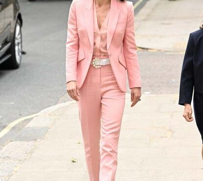 Kate Middleton deslumbra com fato rosa