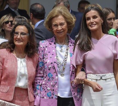 Crisma da infanta Sofia faz o 'milagre' de juntar avós desavindas