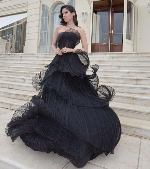 Os dois vestidos que Sara Sampaio usou em Cannes e que deslumbraram a audiência