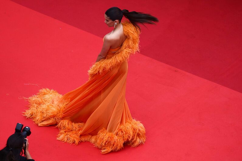 Os dois vestidos que Sara Sampaio usou em Cannes e que deslumbraram a audiência