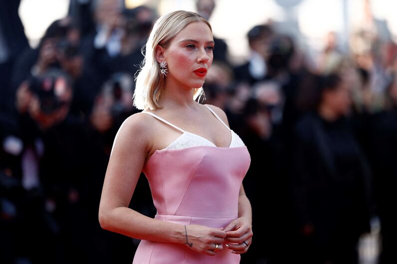 Scarlett Johansson rouba as atenções na passadeira vermelha de Cannes