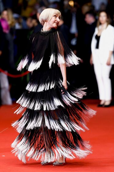 Excêntricos ou coloridos. Veja os looks de mais um dia de festa em Cannes