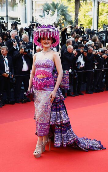 Excêntricos ou coloridos. Veja os looks de mais um dia de festa em Cannes