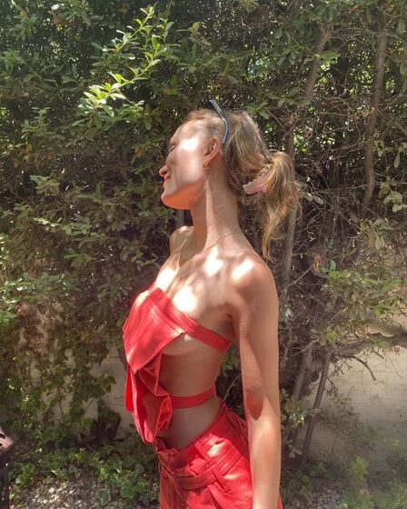 Lily-Rose Depp seguiu as pisadas do pai e está pronta para ter o mundo a seus pés