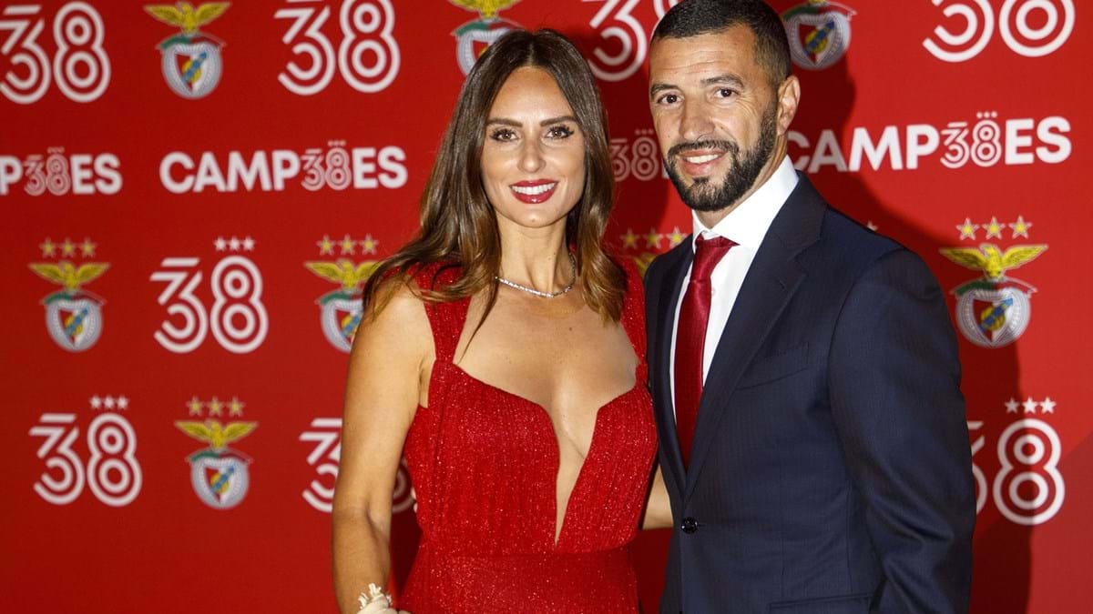 Mulheres das estrelas do Benfica brilham em festa privada - Festas