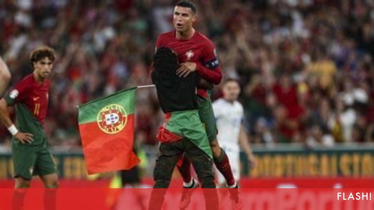 Não foi Speed que invadiu o campo e beijou os pés a Cristiano Ronaldo -  Futebol Divertido