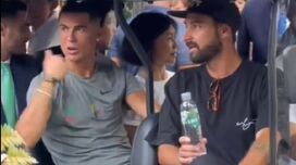 Cristiano Ronaldo apanhado com cara de frete em Singapura... onde foi promover iniciativa de amigo milionário