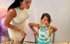 Georgina e Cristiano Ronaldo dividem festa de aniversário dos filhos com pessoas carenciadas