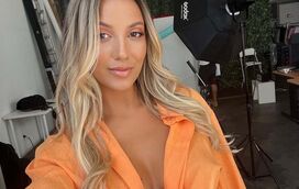 No fundo do poço. April Ivy devastada e em lágrimas após barracada no festival que quase destruiu a sua carreira