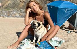 Grata e livre, Isabel Silva surpreende em topless na praia