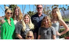 Tori Spelling e os filhos sofrem acidente de viação e são hospitalizados