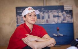 Princesa Charlene do Mónaco afasta tristeza e volta a sorrir... longe do príncipe Alberto II