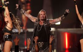 Música de norte a sul do país: dos Mötley Crüe a Adriana Calcanhotto e Miguel Araújo, saiba tudo o que pode ver ao vivo e onde 
