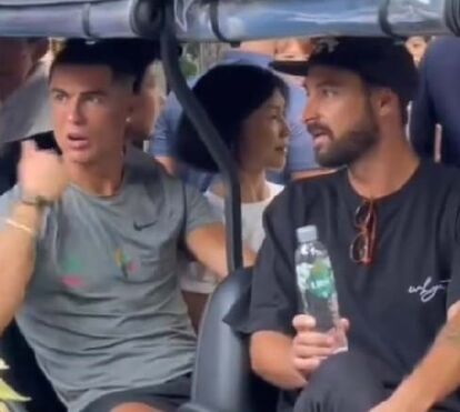 Qual zanga? Cristiano Ronaldo responde a polémica e mostra-se com os seus homens de confiança em Singapura