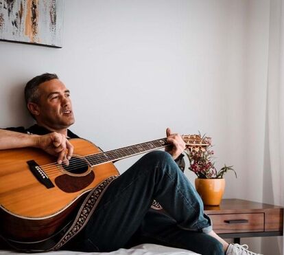 Revolta! Fernando Rodrigues, de 'Casamento Marcardo' da TVI, reage após ataques de António Manuel Ribeiro sobre a sua participação na banda UHF