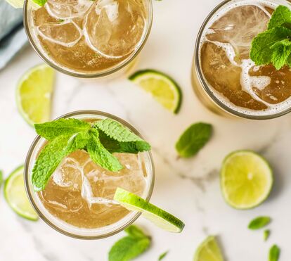 Quem adora cocktails? Conheça as bebidas que vão estar na moda neste verão