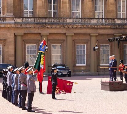 Marcelo Rebelo de Sousa recebido por Carlos III no palácio de Buckingham para celebração da aliança anglo-portuguesa