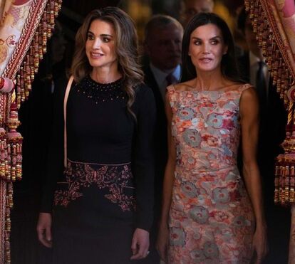 Elegância e cumplicidade. Rainhas Letizia e Rania reencontram-se em Madrid num duelo de estilo