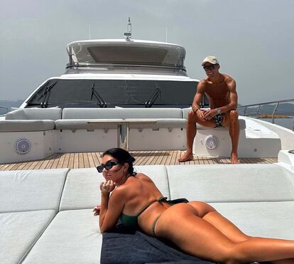 Onda de calor. Georgina Rodríguez arrasa nas férias em iate de luxo com Cristiano Ronaldo
