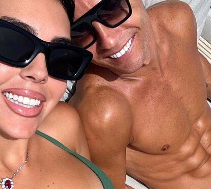 Cristiano Ronaldo e Georgina Rodríguez desembarcam em Vilamoura após passeio de barco