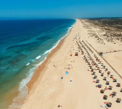 Mergulhar a dois passos de Lisboa! As melhores praias para se refrescar e fugir às multidões nos dias de maior calor
