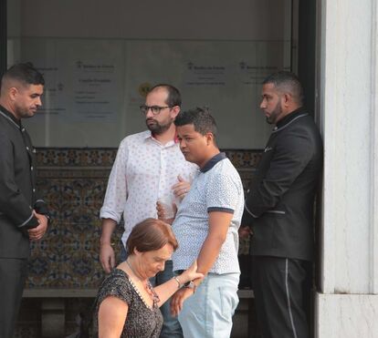 Lágrimas e dor na despedida de Luís Aleluia, marcada pela presença de muitos amigos do ator