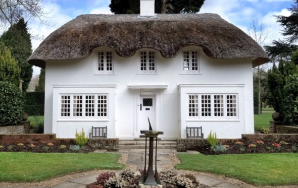 A casa de brincar de Isabel II, Y Bwthyn Bach e The Little House