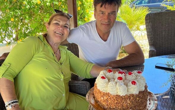 Tony Carreira, Dolores Aveiro