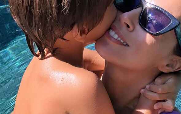 Maria Cerqueira Gomes e o filho