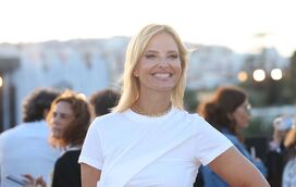 Rodeada das suas pessoas de confiança, Cristina Ferreira deixa recado à porta da TVI