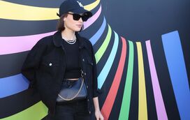 Daniela Melchior foi ao NOS Alive mas nem os óculos escuros tirou...