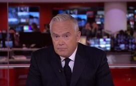 Apresentador da BBC Huw Edwards, que deu a morte da rainha Isabel II, acusado de escândalo sexual com adolescente de 17 anos 