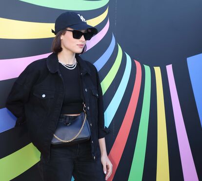 Diva de Hollywood?! Daniela Melchior adota postura de estrela durante festival Alive