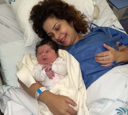 A visita surpresa de Tony Carreira para conhecer bebé de Sandrina Pratas que nasceu ao som da música do cantor