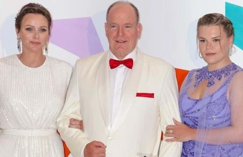 Charlotte do Mónaco, Alberto do Mónaco, Baile da Cruz Vermelha