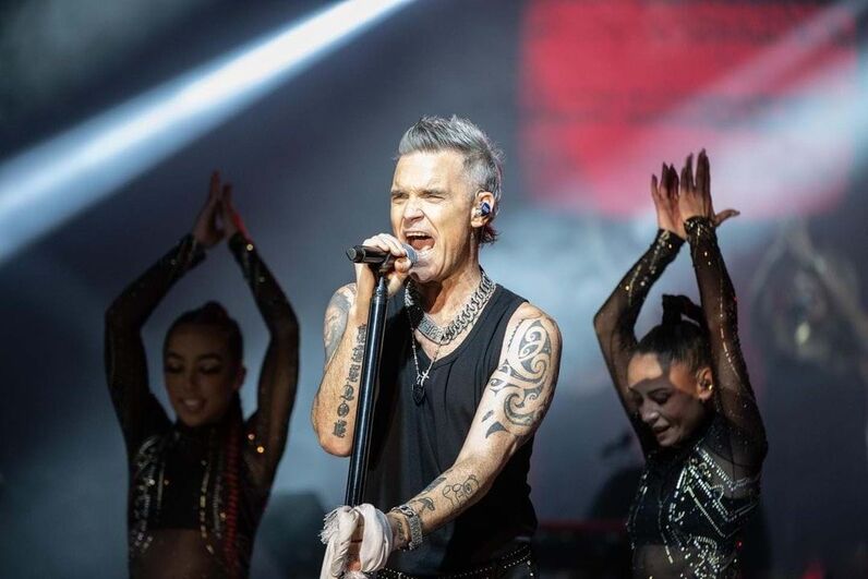 Charlotte do Mónaco, Alberto do Mónaco, Baile da Cruz Vermelha