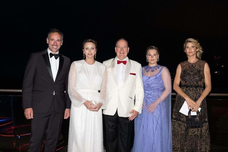 Charlotte do Mónaco, Alberto do Mónaco, Baile da Cruz Vermelha