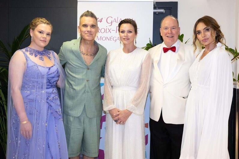 Charlotte do Mónaco, Alberto do Mónaco, Baile da Cruz Vermelha