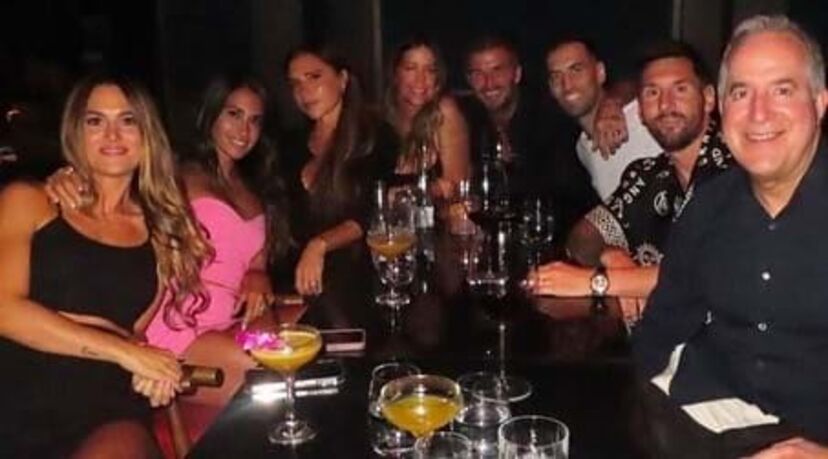 Elena Galera, Antonela Roccuzzo, Victoria Beckham, Aleyda Mas, David Beckham, Sergio Busquets e Jorge Mas