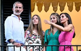 Família unida, desavenças ignoradas: Felipe VI e Letizia juntos com as filhas em Maiorca 